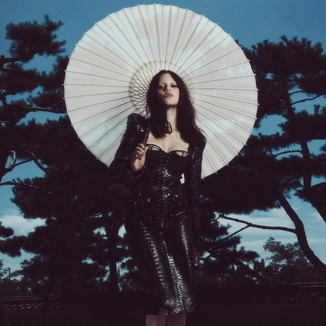 '웬즈데이' 제나 오르테가가 고른 고스룩 브랜드는? - 뉴스 썸네일 이미지